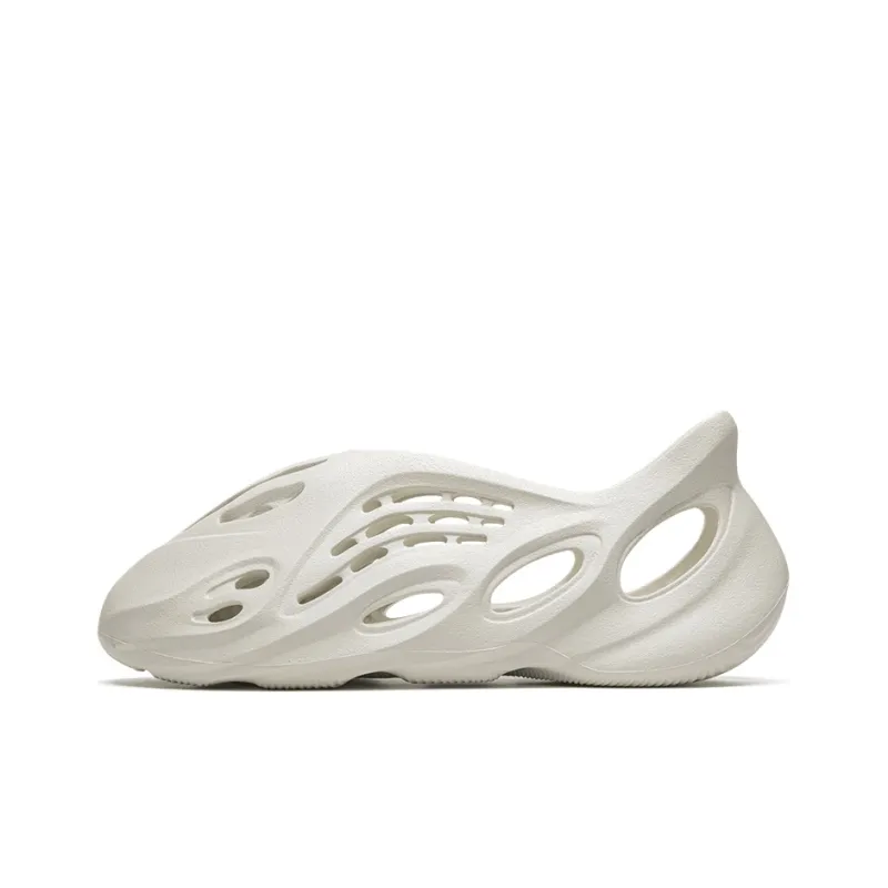 Uabat Yeezy Foam RNNR Ararat  G55486 (Buying two sizes larger than usual)