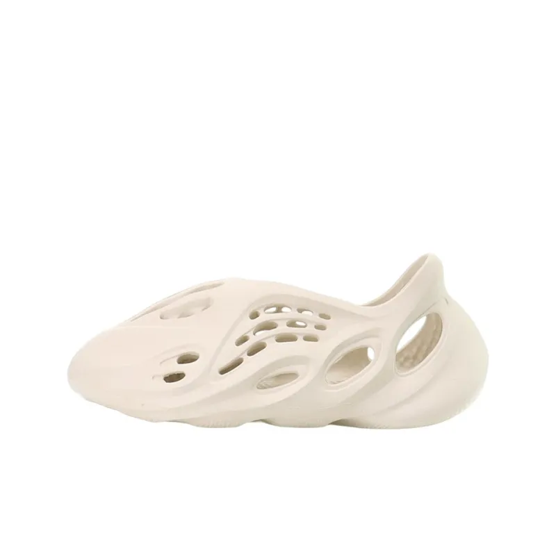 Uabat adidas Yeezy Foam RNNR Sand FY4567 (Buying two sizes larger than usual)